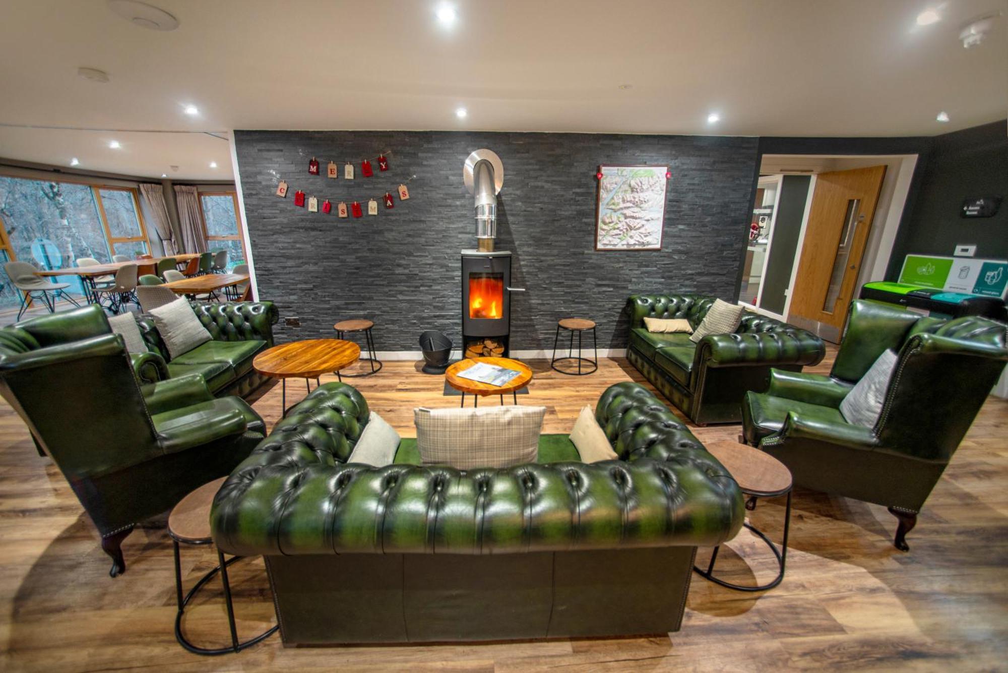 Glen Nevis Youth Hostel Fort William Exterior foto The lounge at the station